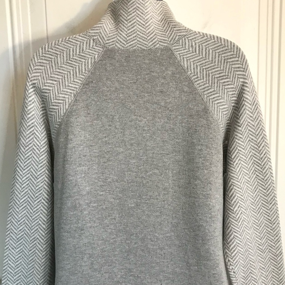 Max Studio Women’s M Heather Gray Chevron Trim Cowl 2-Snap Neck Sweater in EUC - Picture 13 of 16